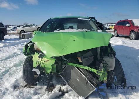 2014 Ford Fiesta Se z USA, uszkodzony, nr VIN 3FADP4EJ2EM139885